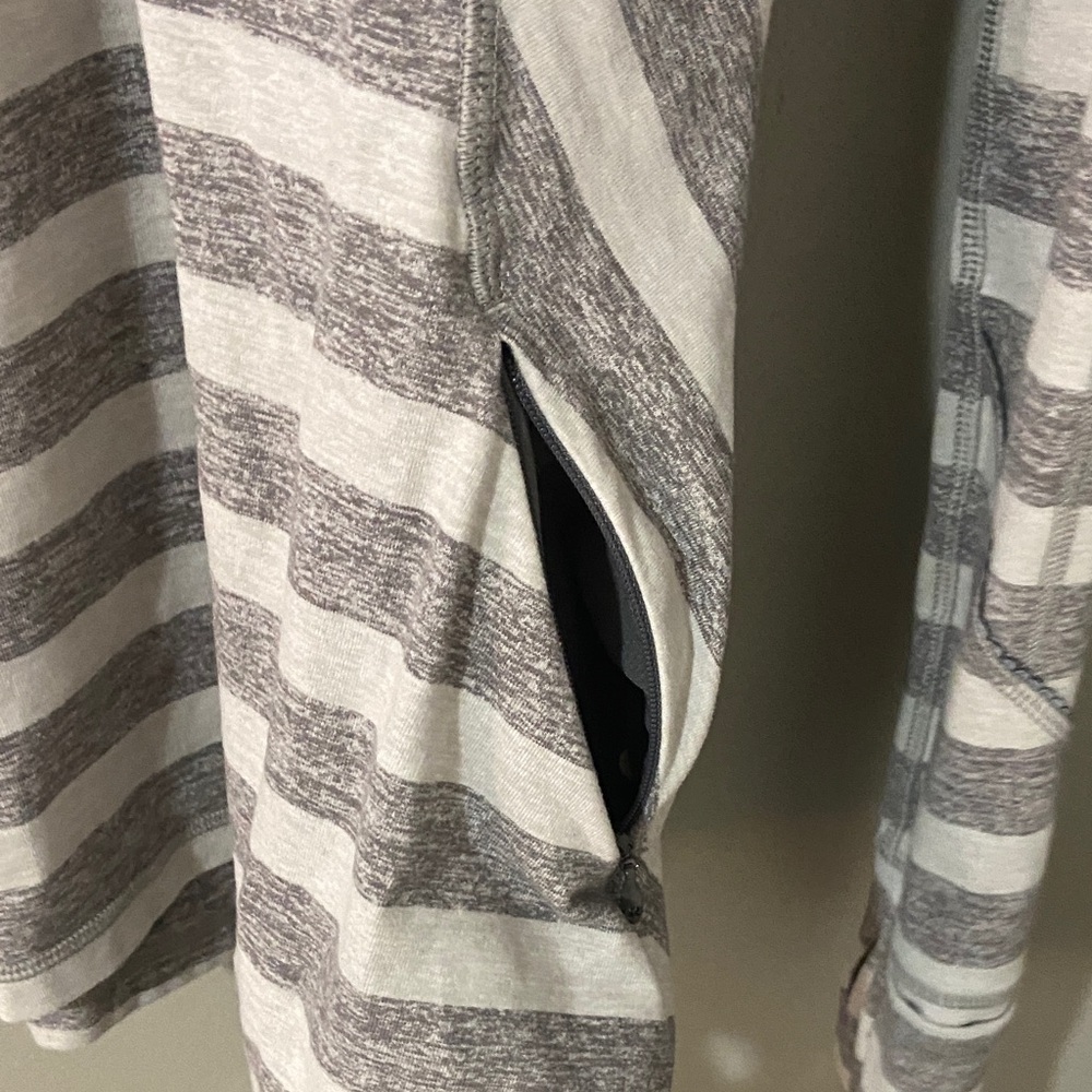 Lululemon quarter zip pull over size 6 dark / light gray stripe - Picture 11 of 13
